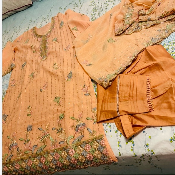Elegant Peach Embroidered Ensemble 3 PCs salwar suit dress - Picture 1 of 15